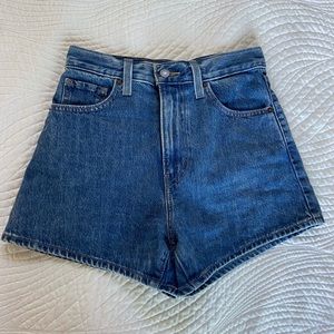 Levi high wasted mom shorts